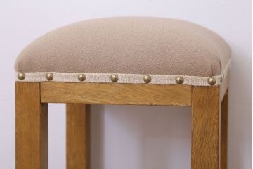 レトロ家具　古い木のレトロなクッション座面角スツール(2)