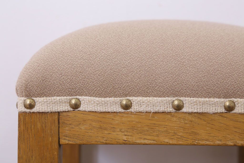 レトロ家具　古い木のレトロなクッション座面角スツール(2)