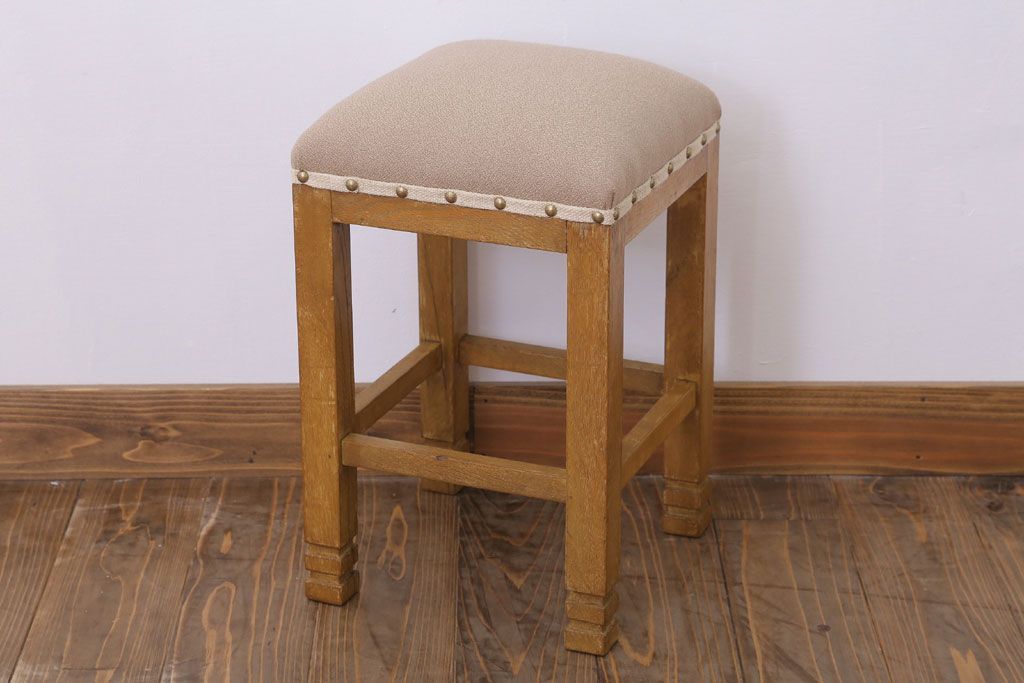 レトロ家具　古い木のレトロなクッション座面角スツール(2)