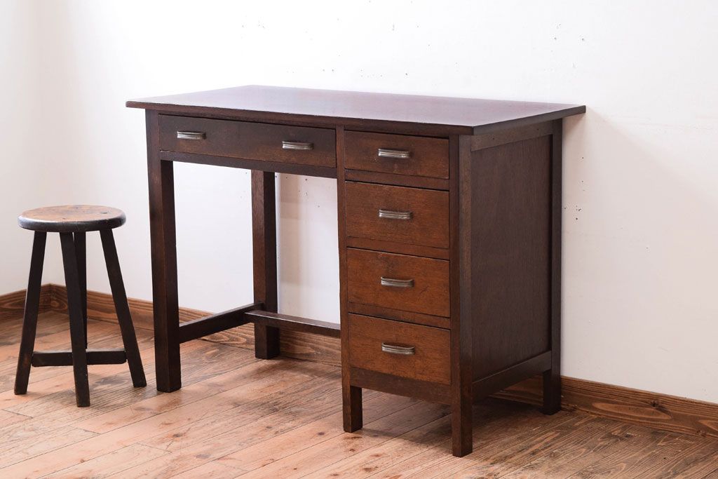 アンティーク家具　古い木製のシンプルなアンティーク片袖机(2)