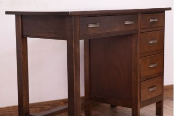 アンティーク家具　古い木製のシンプルなアンティーク片袖机(2)