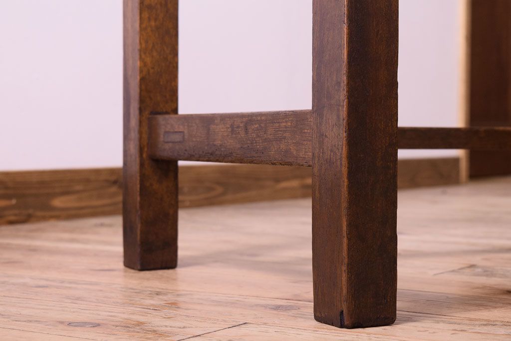 アンティーク家具　古い木製のシンプルなアンティーク片袖机(2)