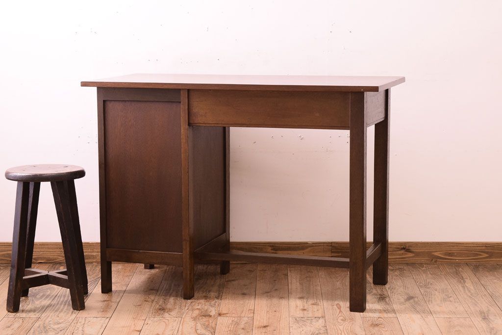 アンティーク家具　古い木製のシンプルなアンティーク片袖机(2)