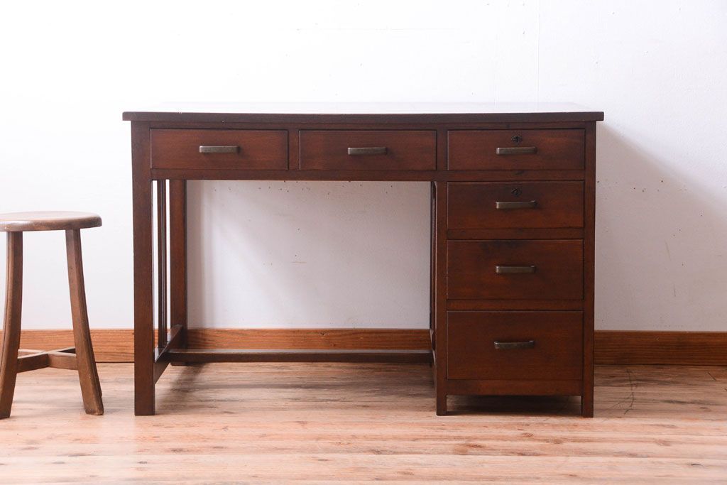 アンティーク家具　古い木製のシンプルなアンティーク片袖机