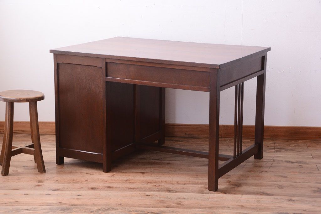 アンティーク家具　古い木製のシンプルなアンティーク片袖机