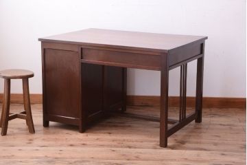 アンティーク家具　古い木製のシンプルなアンティーク片袖机