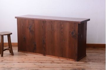 アンティーク家具　ナラ材天板のリメイク品　アンティークのカウンターテーブル(収納棚・戸棚)
