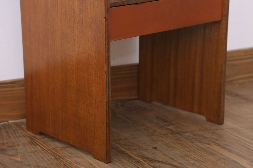 レトロ家具　昭和レトロ　小ぶりなサイドテーブル(電話台)