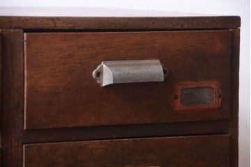 アンティーク家具　ネームプレート付き!縦型14杯引き出し(ドロワー)