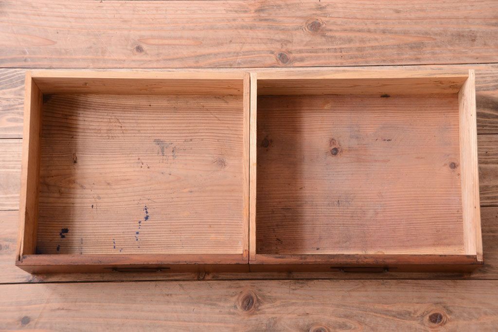 アンティーク家具　結霜ガラス!古い木製のアンティーク収納棚