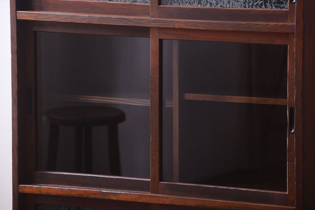 アンティーク家具　結霜ガラス!古い木製のアンティーク収納棚