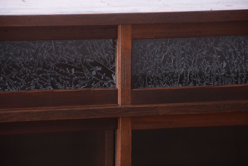 アンティーク家具　結霜ガラス!古い木製のアンティーク収納棚