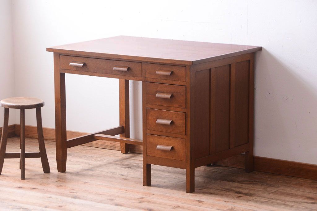 レトロ家具　昭和レトロ　古いナラ材製のシンプルなアンティーク片袖机(2)