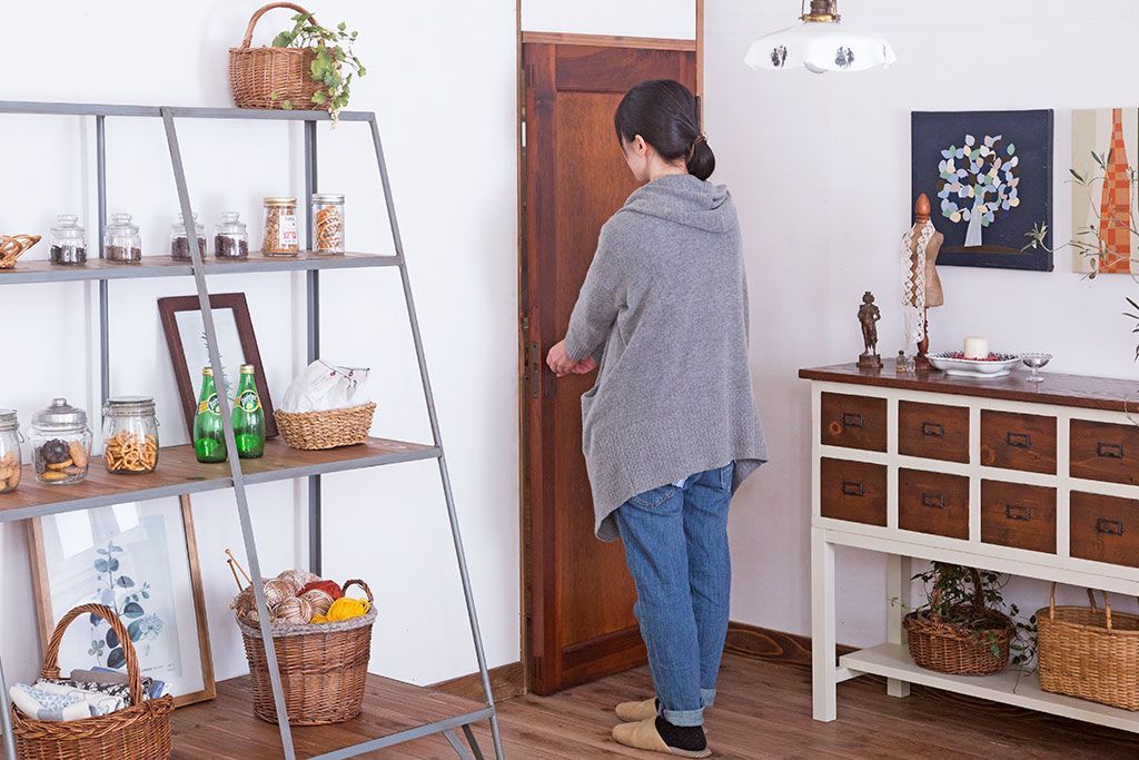 古い木製!シンプルで小ぶりな和製アンティークのドア(扉)