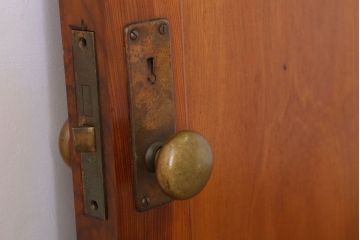 古い木製!シンプルで小ぶりな和製アンティークのドア(扉)