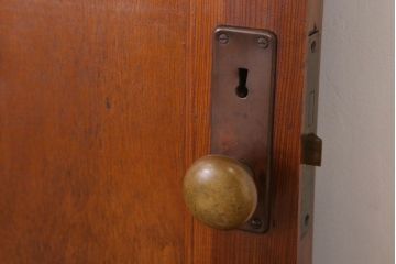 古い木製!シンプルで小ぶりな和製アンティークのドア(扉)