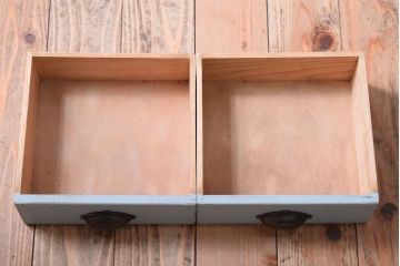 アンティーク家具　ダイヤガラス入り!かわいいアンティーク本箱(ブックケース)