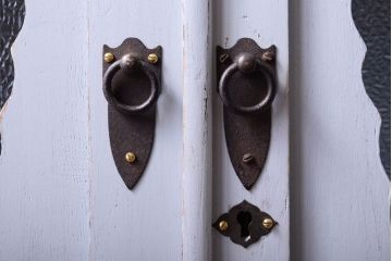 アンティーク家具　ダイヤガラス入り!かわいいアンティーク本箱(ブックケース)