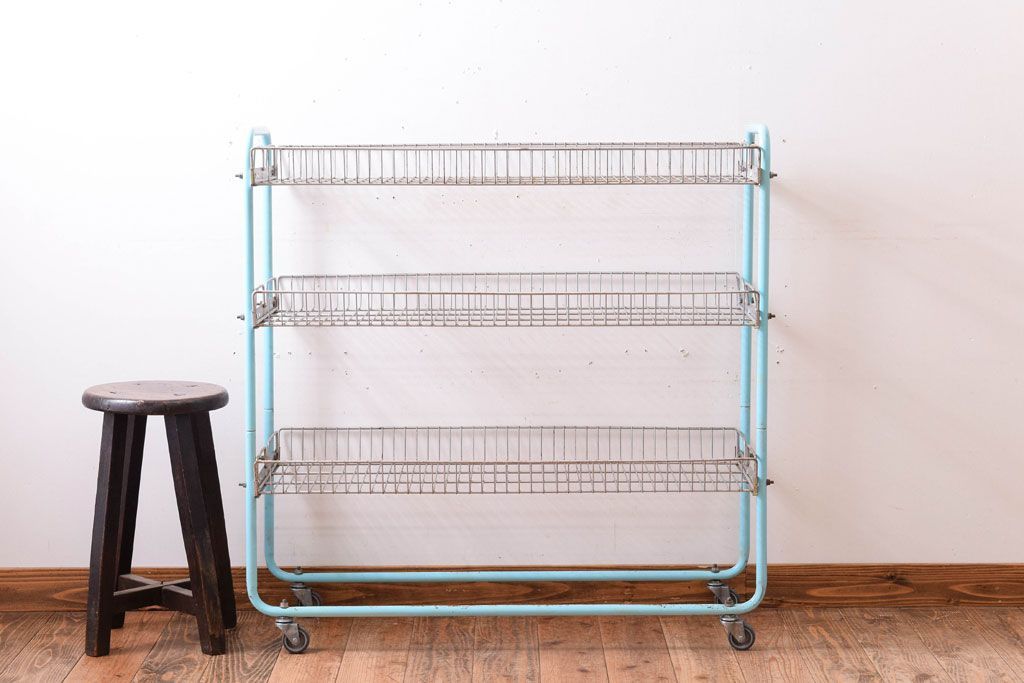 レトロ家具　昭和レトロなキャスターワゴン(陳列棚)