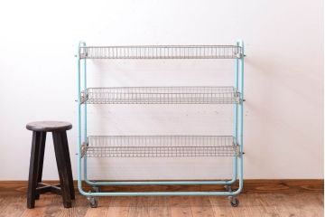 レトロ家具　昭和レトロなキャスターワゴン(陳列棚)