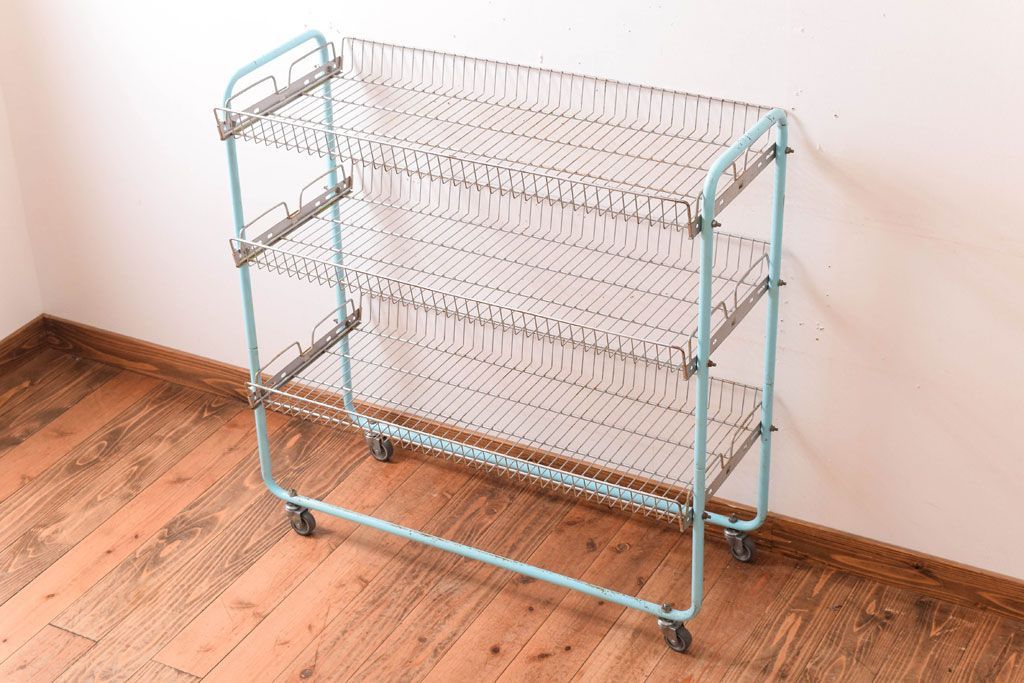レトロ家具　昭和レトロなキャスターワゴン(陳列棚)