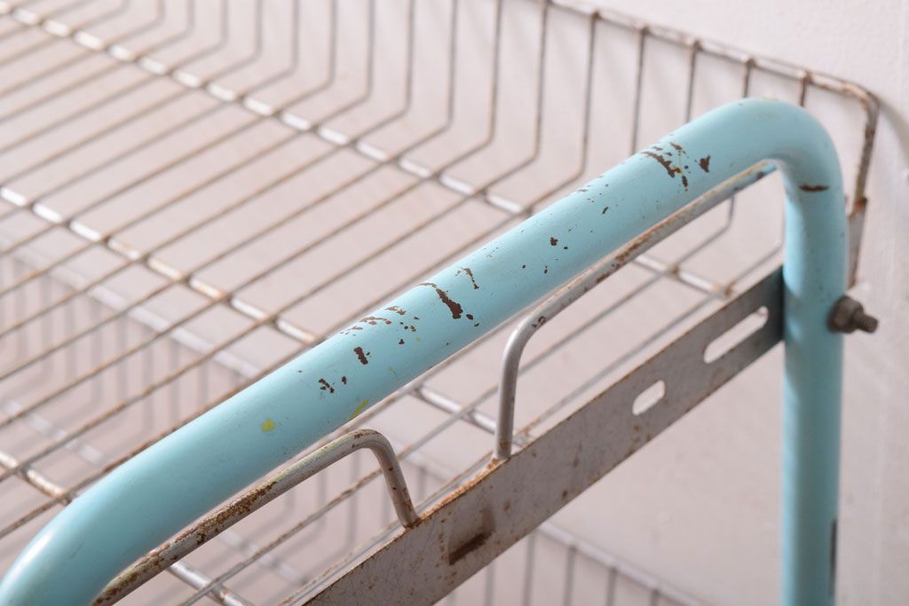 レトロ家具　昭和レトロなキャスターワゴン(陳列棚)