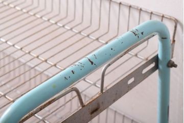 レトロ家具　昭和レトロなキャスターワゴン(陳列棚)