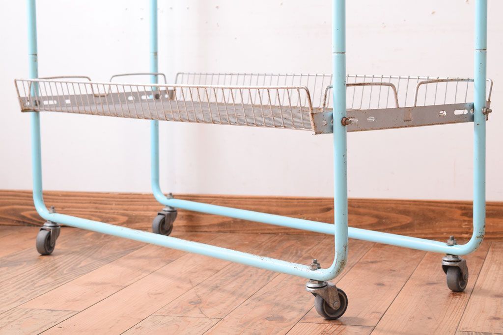 レトロ家具　昭和レトロなキャスターワゴン(陳列棚)