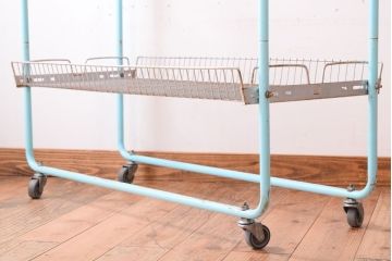 レトロ家具　昭和レトロなキャスターワゴン(陳列棚)
