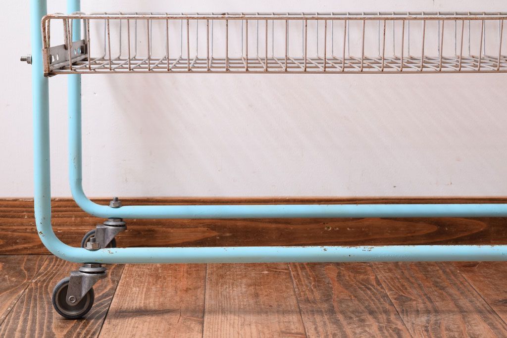 レトロ家具　昭和レトロなキャスターワゴン(陳列棚)