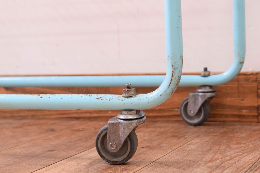 レトロ家具　昭和レトロなキャスターワゴン(陳列棚)