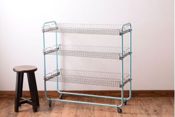 レトロ家具　昭和レトロなキャスターワゴン(陳列棚)