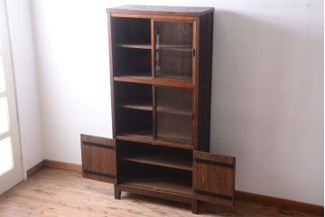 アンティーク家具　モールガラス入り!扉・脚付きのリメイク品　縦型戸棚(収納棚)