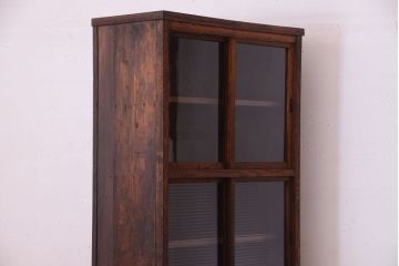 アンティーク家具　モールガラス入り!扉・脚付きのリメイク品　縦型戸棚(収納棚)