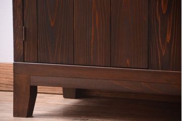 アンティーク家具　モールガラス入り!扉・脚付きのリメイク品　縦型戸棚(収納棚)