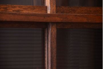 アンティーク家具　モールガラス入り!扉・脚付きのリメイク品　縦型戸棚(収納棚)