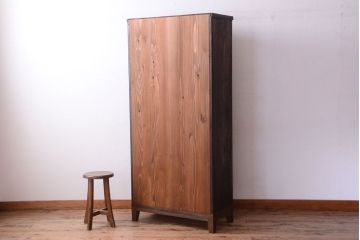 アンティーク家具　モールガラス入り!扉・脚付きのリメイク品　縦型戸棚(収納棚)