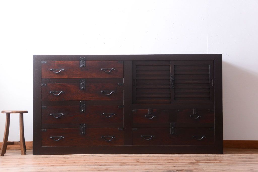 アンティーク家具　欅材と檜材!高級感あふれる和製アンティークの収納箪笥サイドボード(水屋箪笥)