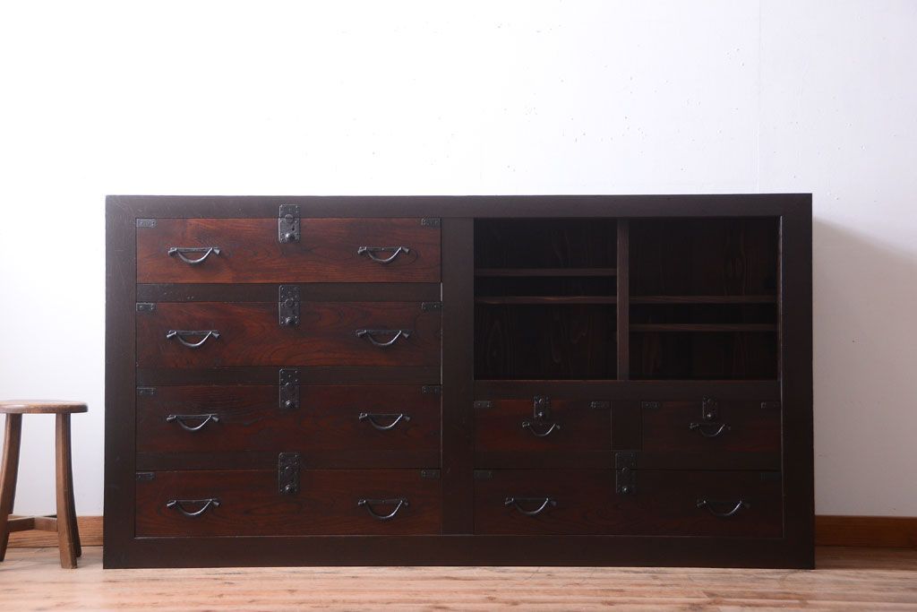 アンティーク家具　欅材と檜材!高級感あふれる和製アンティークの収納箪笥サイドボード(水屋箪笥)