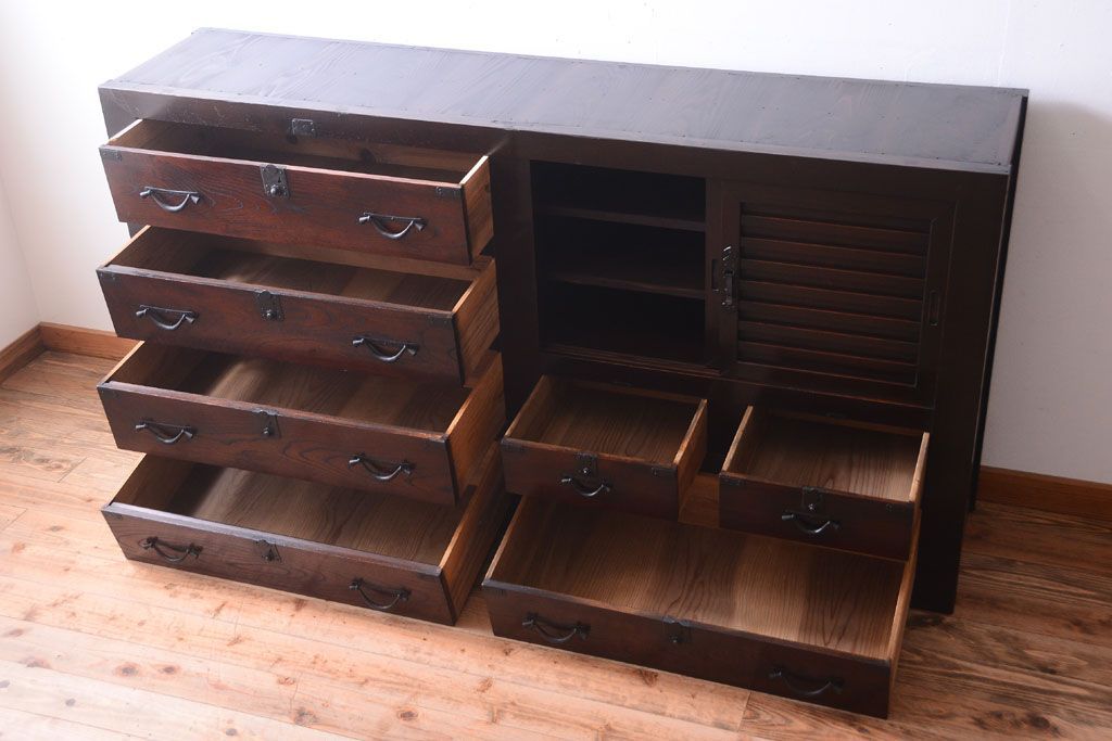 アンティーク家具　欅材と檜材!高級感あふれる和製アンティークの収納箪笥サイドボード(水屋箪笥)