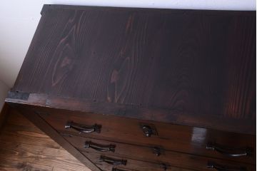 アンティーク家具　欅材と檜材!高級感あふれる和製アンティークの収納箪笥サイドボード(水屋箪笥)