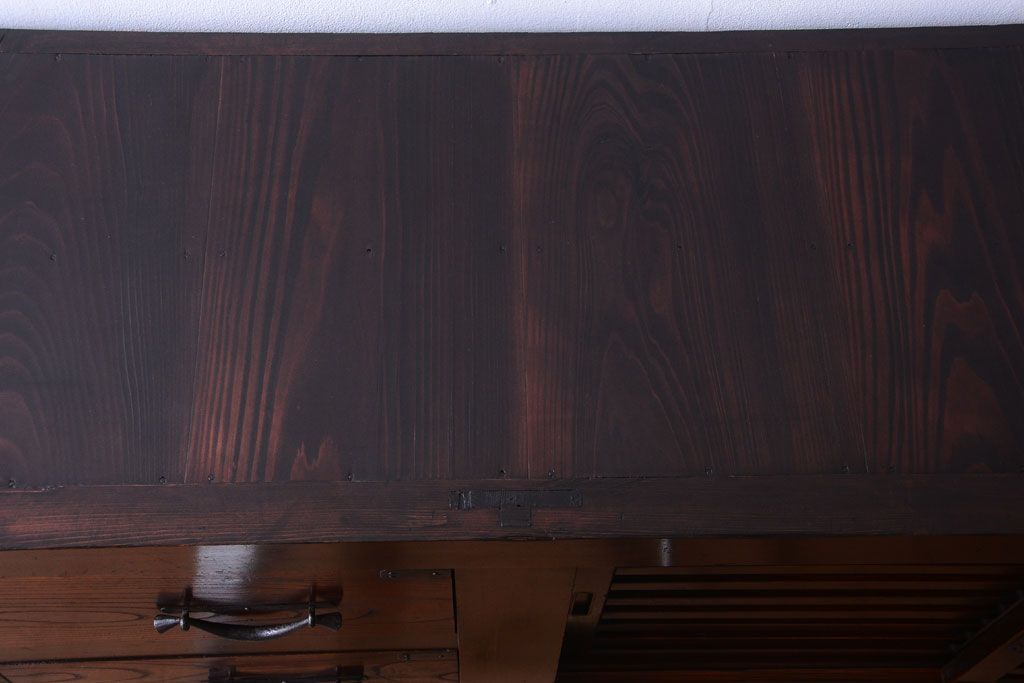 アンティーク家具　欅材と檜材!高級感あふれる和製アンティークの収納箪笥サイドボード(水屋箪笥)