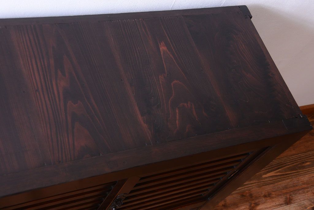 アンティーク家具　欅材と檜材!高級感あふれる和製アンティークの収納箪笥サイドボード(水屋箪笥)