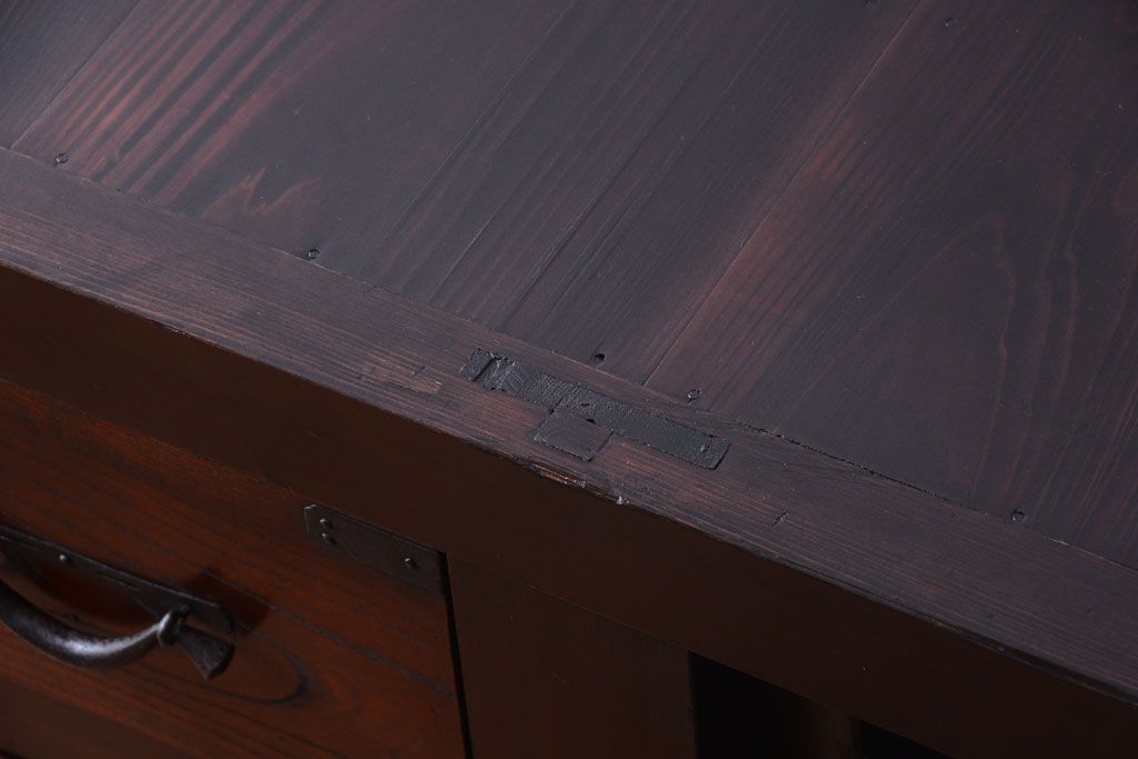 アンティーク家具　欅材と檜材!高級感あふれる和製アンティークの収納箪笥サイドボード(水屋箪笥)
