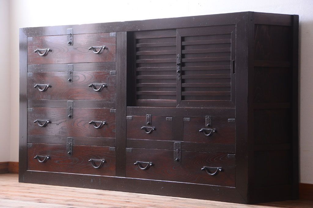 アンティーク家具　欅材と檜材!高級感あふれる和製アンティークの収納箪笥サイドボード(水屋箪笥)