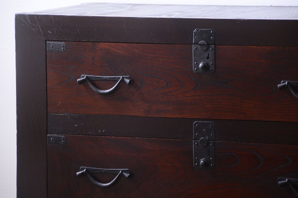 アンティーク家具　欅材と檜材!高級感あふれる和製アンティークの収納箪笥サイドボード(水屋箪笥)