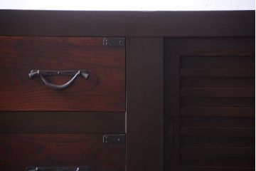 アンティーク家具　欅材と檜材!高級感あふれる和製アンティークの収納箪笥サイドボード(水屋箪笥)