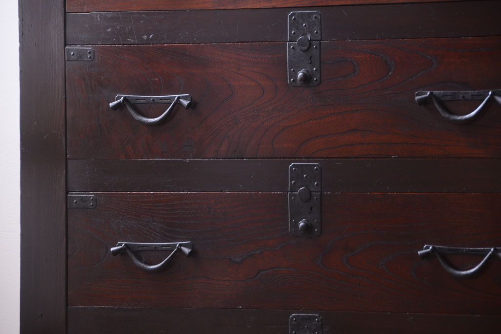 アンティーク家具　欅材と檜材!高級感あふれる和製アンティークの収納箪笥サイドボード(水屋箪笥)