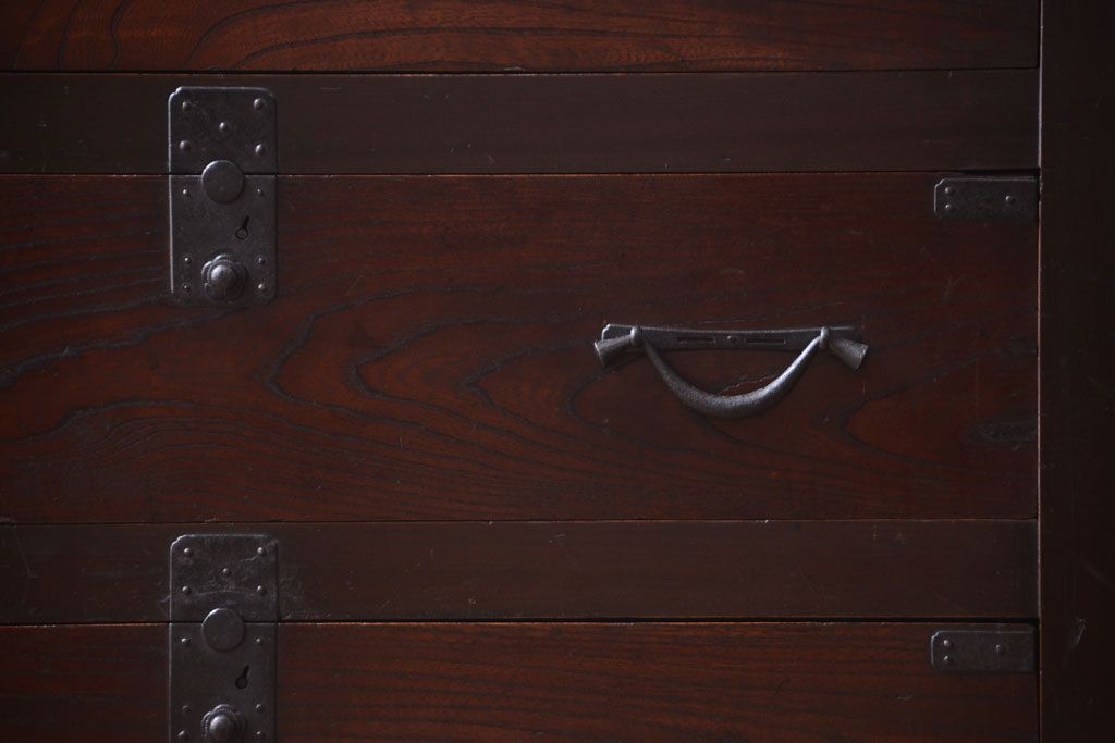 アンティーク家具　欅材と檜材!高級感あふれる和製アンティークの収納箪笥サイドボード(水屋箪笥)