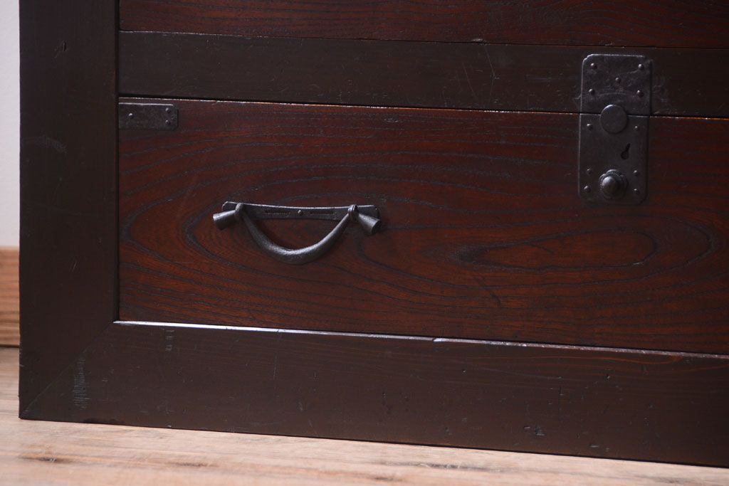 アンティーク家具　欅材と檜材!高級感あふれる和製アンティークの収納箪笥サイドボード(水屋箪笥)